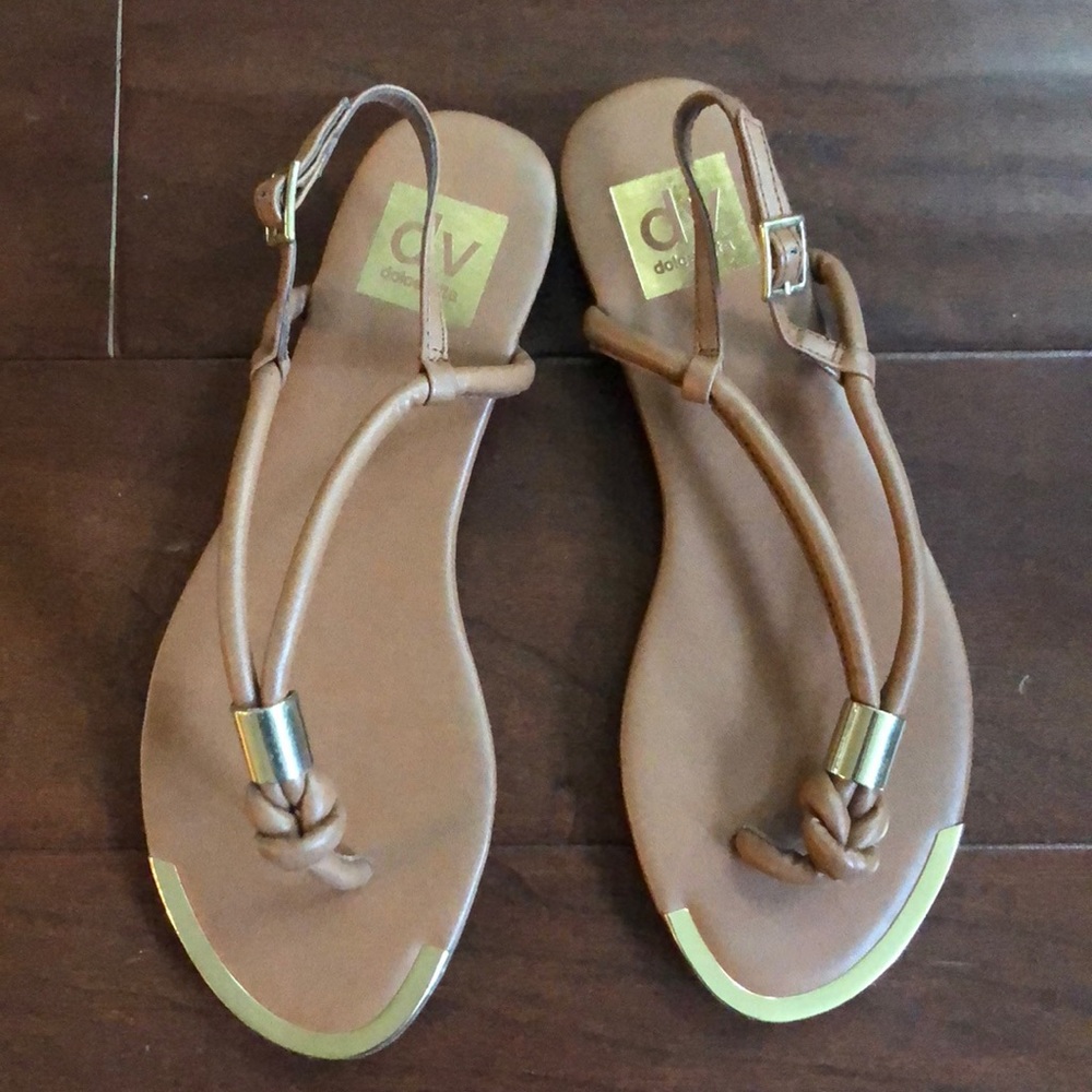 dolce vita thong sandal SZ 6 (NWOT)
